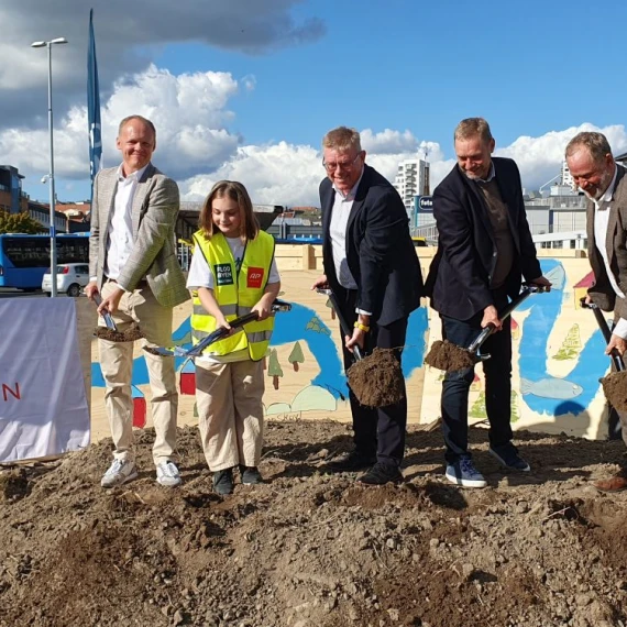 Første spadestik taget på Bryggen